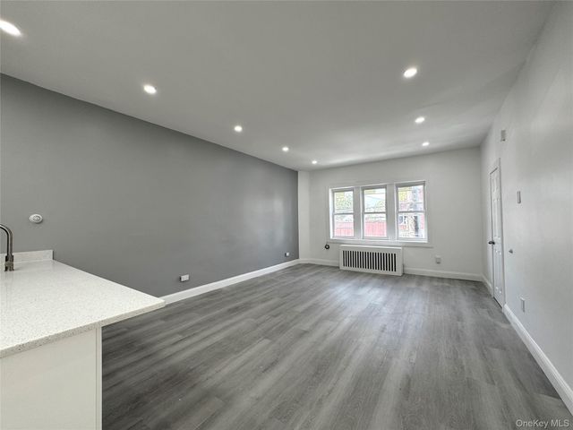 209-211 Main Street 2S, Farmingdale, NY 11735