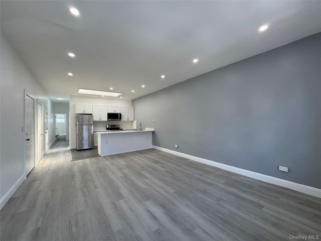 209-211 Main Street 2S, Farmingdale, NY 11735