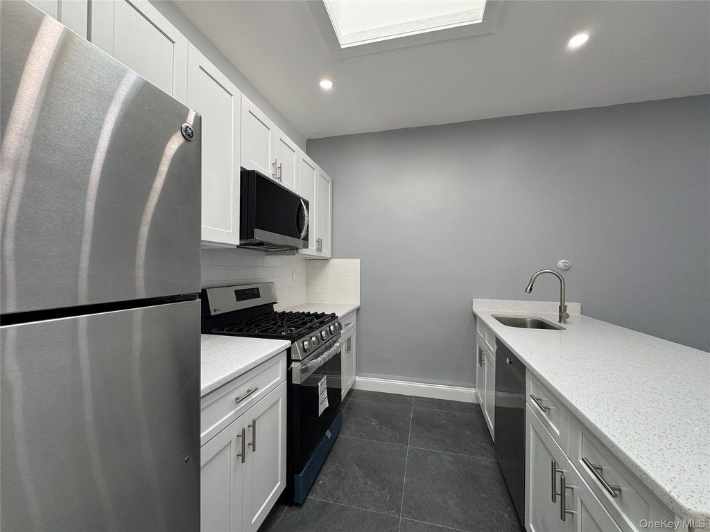 209-211 Main Street 2S, Farmingdale, NY 11735