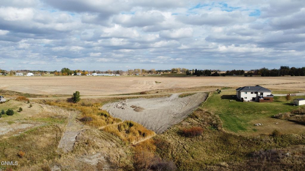 3053 E Lakeside Road, Jamestown, ND 58401 photo 2