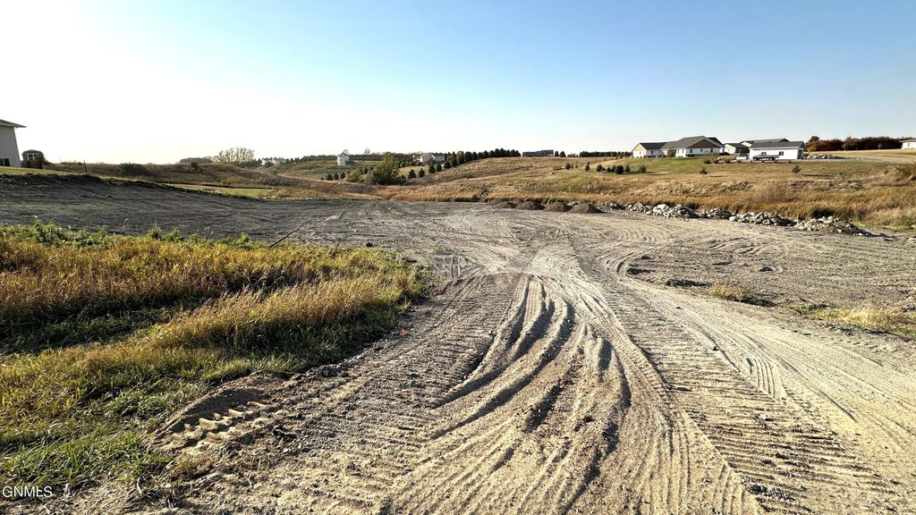 3053 E Lakeside Road, Jamestown, ND 58401 photo 4