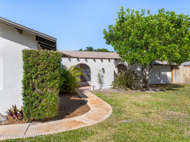 724 Puesta Del Sol Plaza, Indialantic, FL 32903