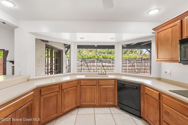 724 Puesta Del Sol Plaza, Indialantic, FL 32903