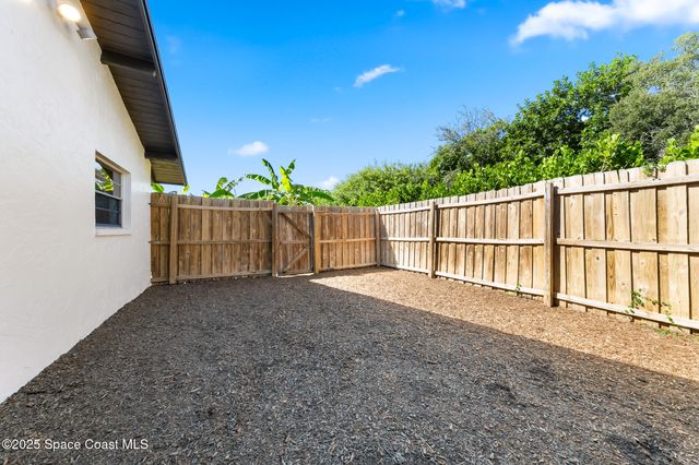 724 Puesta Del Sol Plaza, Indialantic, FL 32903