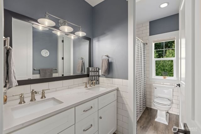 19710 166th Avenue NE, Woodinville, WA 98072