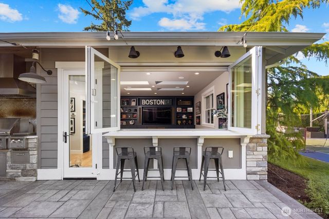 19710 166th Avenue NE, Woodinville, WA 98072