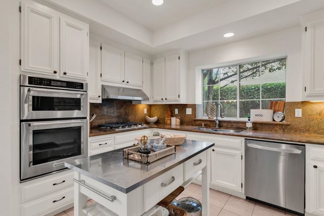 690 Glasgow Cir, Danville, CA 94526