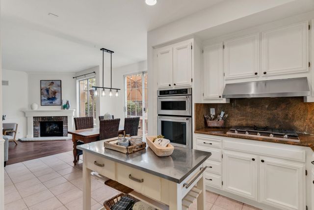 690 Glasgow Cir, Danville, CA 94526