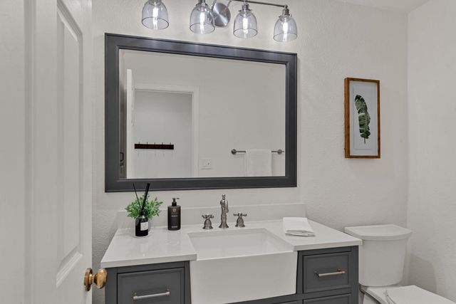 690 Glasgow Cir, Danville, CA 94526