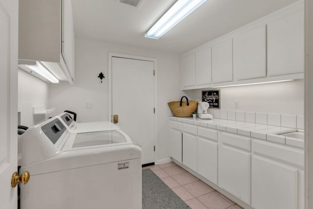 690 Glasgow Cir, Danville, CA 94526