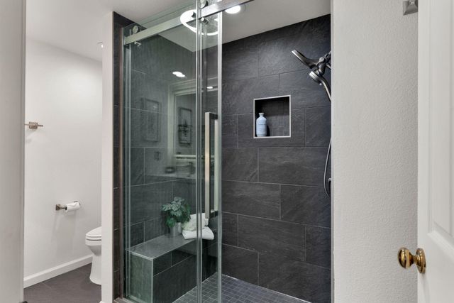 690 Glasgow Cir, Danville, CA 94526