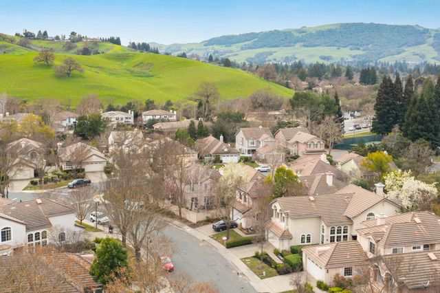 690 Glasgow Cir, Danville, CA 94526