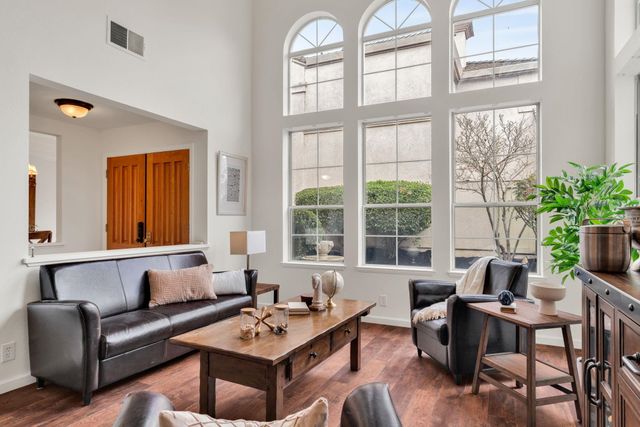 690 Glasgow Cir, Danville, CA 94526