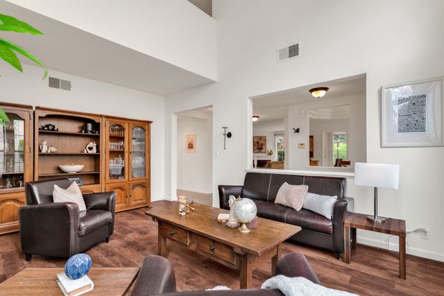 690 Glasgow Cir, Danville, CA 94526