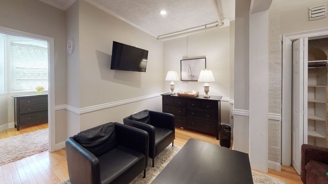 290 Beacon St 2, Boston, MA 02116