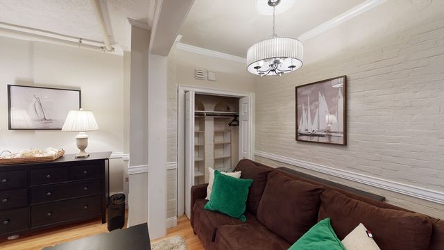 290 Beacon St 2, Boston, MA 02116
