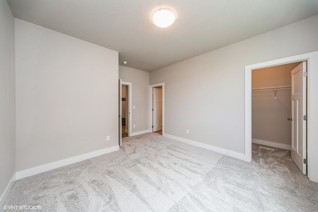 10123 NW 68th Avenue, Johnston, IA 50131