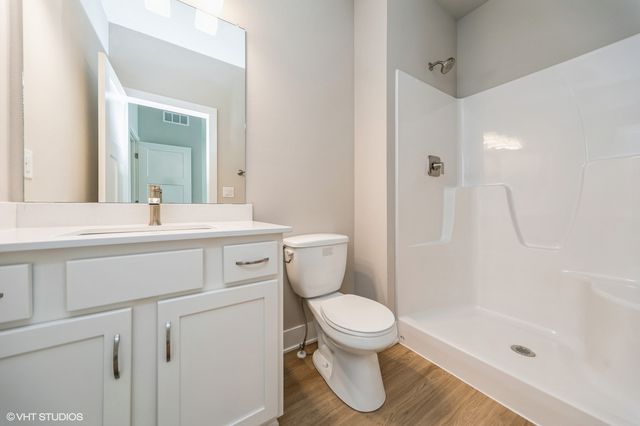 10123 NW 68th Avenue, Johnston, IA 50131