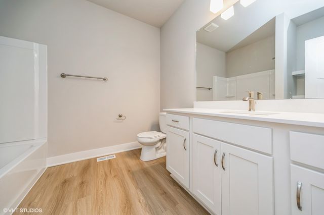 10123 NW 68th Avenue, Johnston, IA 50131