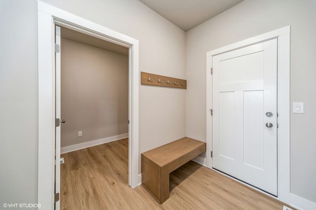 10123 NW 68th Avenue, Johnston, IA 50131