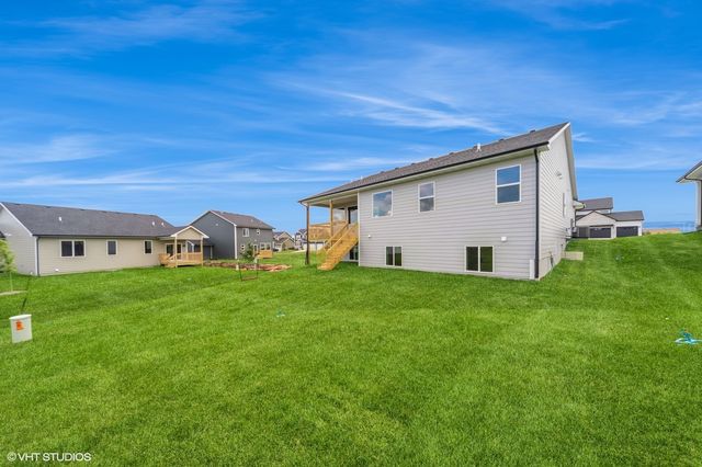 10123 NW 68th Avenue, Johnston, IA 50131