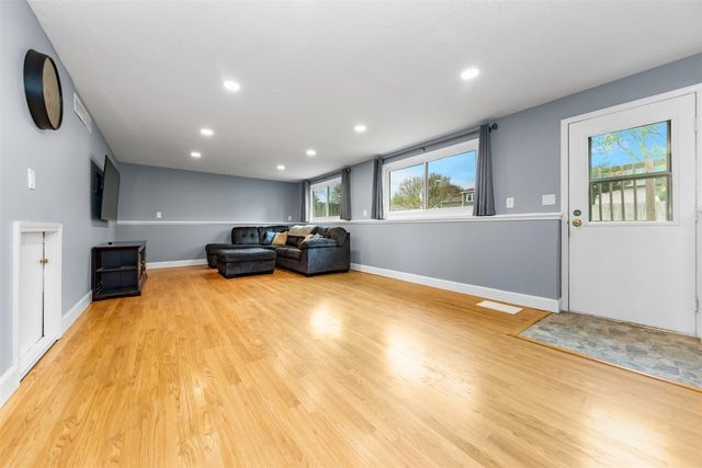 311 Oak Tree Drive, Clinton, MI 49236