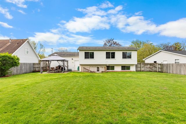 311 Oak Tree Drive, Clinton, MI 49236