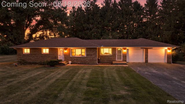 25 E Oakwood Road, Oxford Charter Township, MI 48371