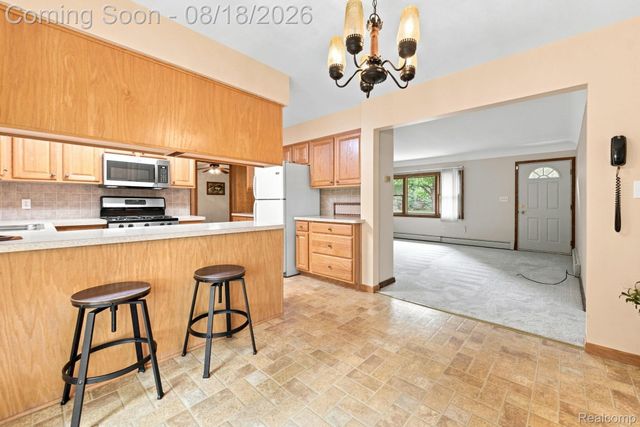 25 E Oakwood Road, Oxford Charter Township, MI 48371
