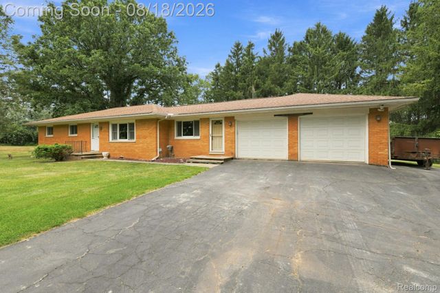 25 E Oakwood Road, Oxford Charter Township, MI 48371