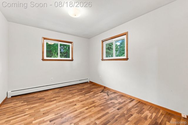25 E Oakwood Road, Oxford Charter Township, MI 48371