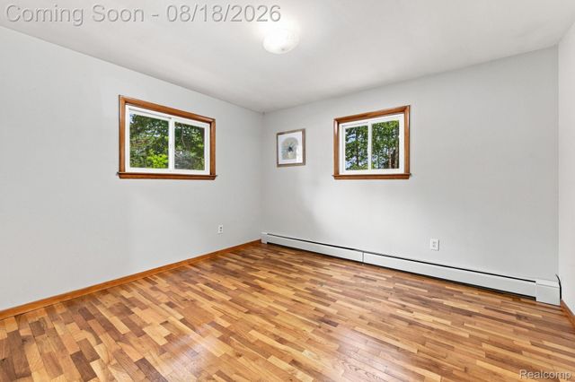 25 E Oakwood Road, Oxford Charter Township, MI 48371