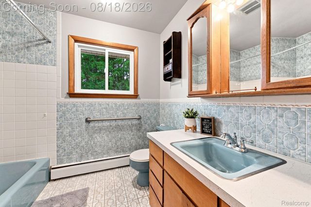 25 E Oakwood Road, Oxford Charter Township, MI 48371