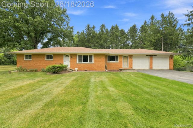 25 E Oakwood Road, Oxford Charter Township, MI 48371