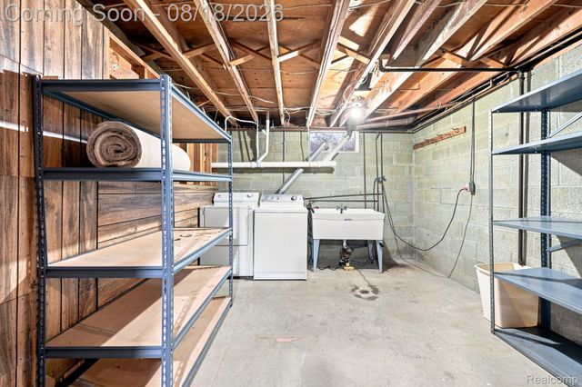 25 E Oakwood Road, Oxford Charter Township, MI 48371