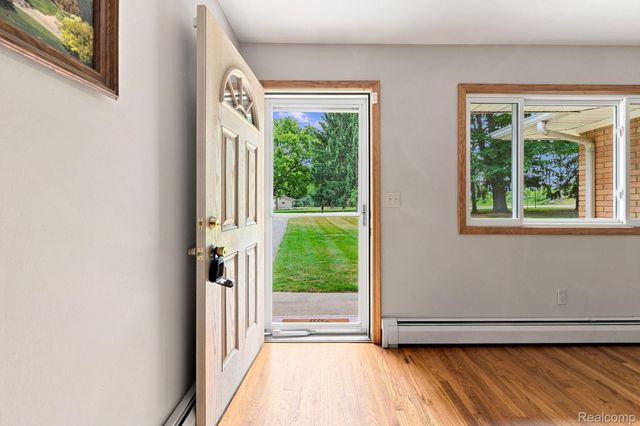 25 E Oakwood Road, Oxford Charter Township, MI 48371