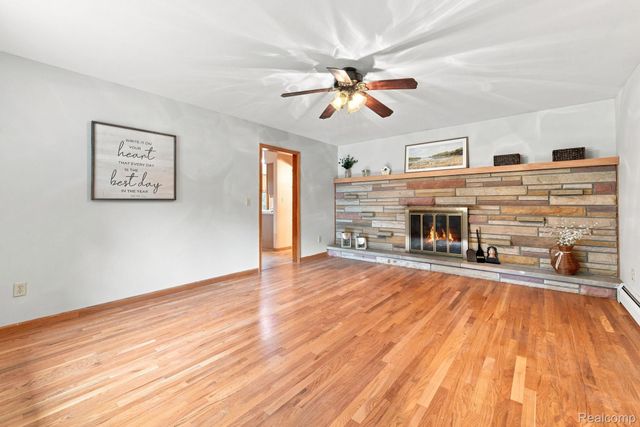 25 E Oakwood Road, Oxford Charter Township, MI 48371
