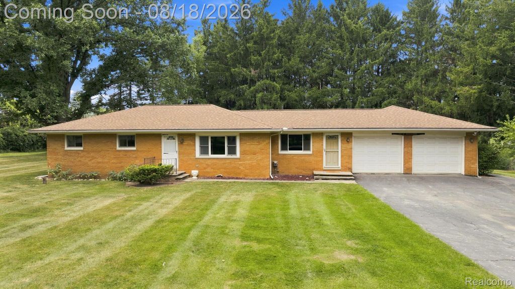 25 E Oakwood Road, Oxford Charter Township, MI 48371