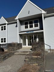1 Beaver Brook Road 29, Danbury, CT 06810