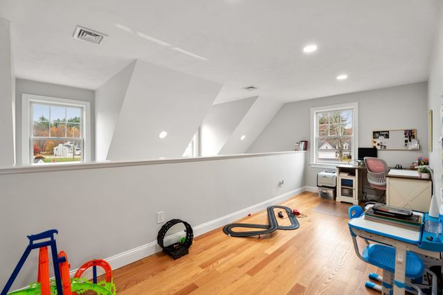 3 Kibrel Court, Sandown, NH 03873