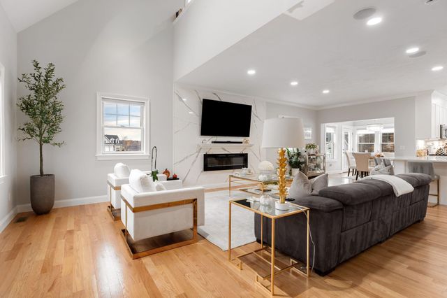 3 Kibrel Court, Sandown, NH 03873