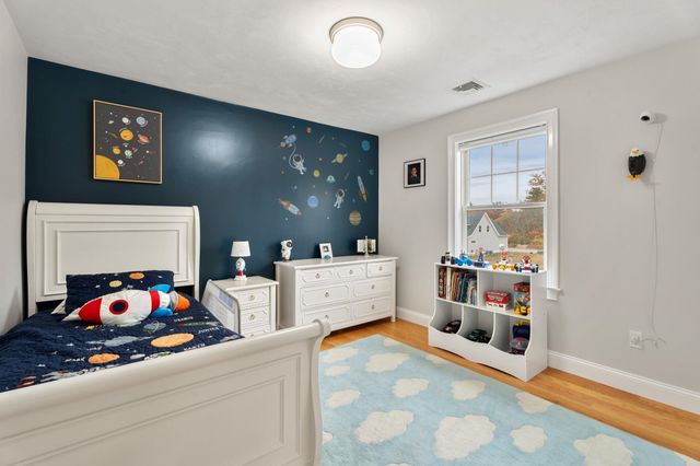 3 Kibrel Court, Sandown, NH 03873