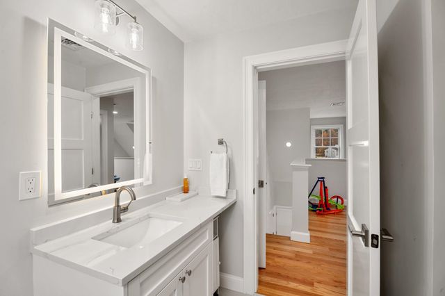 3 Kibrel Court, Sandown, NH 03873