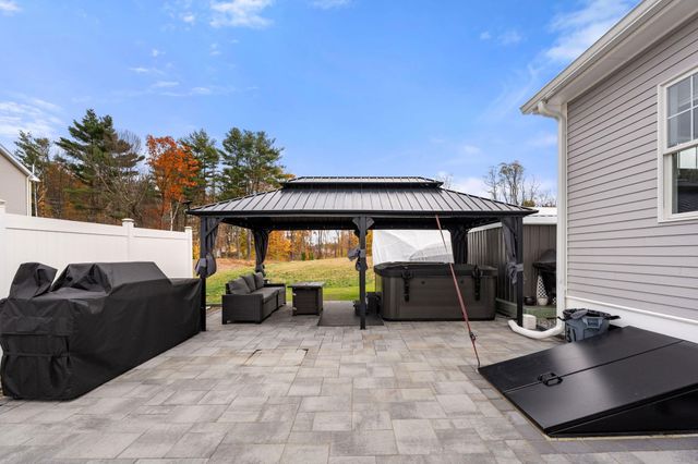3 Kibrel Court, Sandown, NH 03873