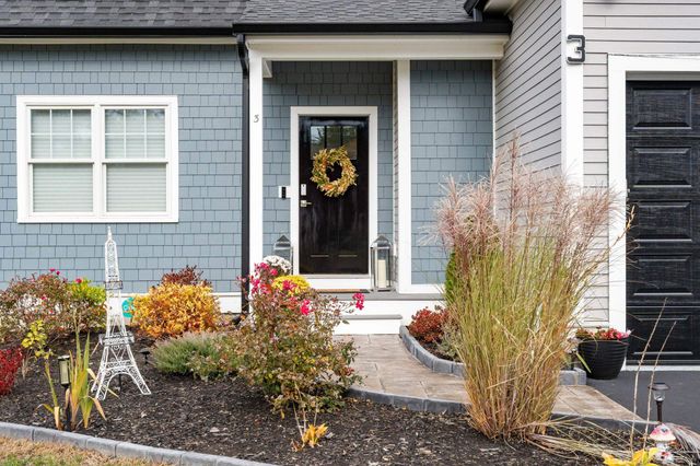 3 Kibrel Court, Sandown, NH 03873