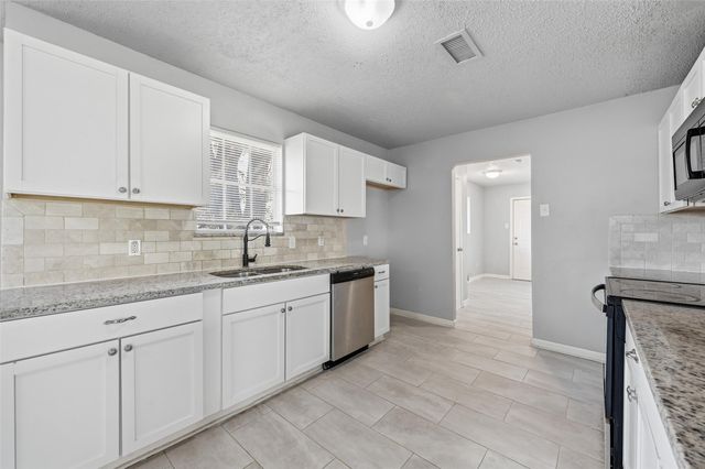 1717 Austrian Road, Grand Prairie, TX 75050