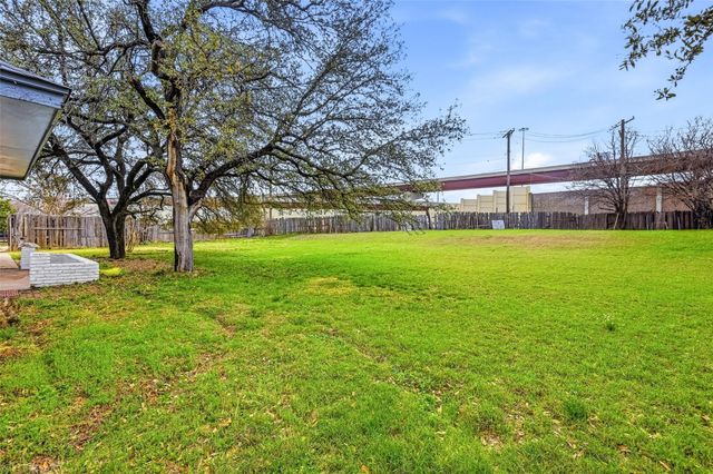 1717 Austrian Road, Grand Prairie, TX 75050