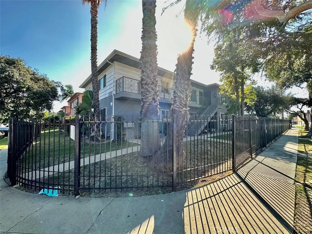 10215 S 10th Avenue 6, Inglewood, CA 90303