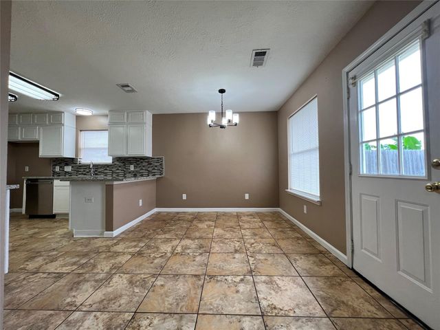 510 Oak Briar Drive, Kemah, TX 77565