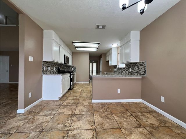 510 Oak Briar Drive, Kemah, TX 77565